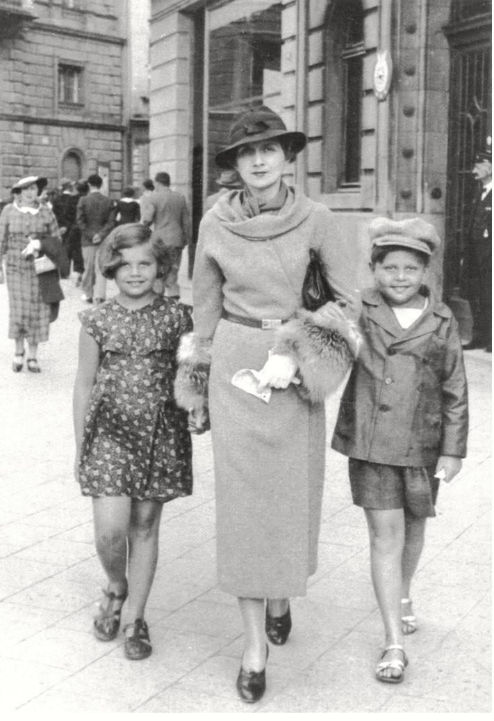 Maria Anna („Maryla”) Feller z dziećmi — Józkiem i Alą, lata trzydzieste. Jedyne znane zdjęcie ich trojga. Ze zbiorów rodzinnych po dr. Leszku Allerhandzie, udostępnione przez prof. Adama Redzika.