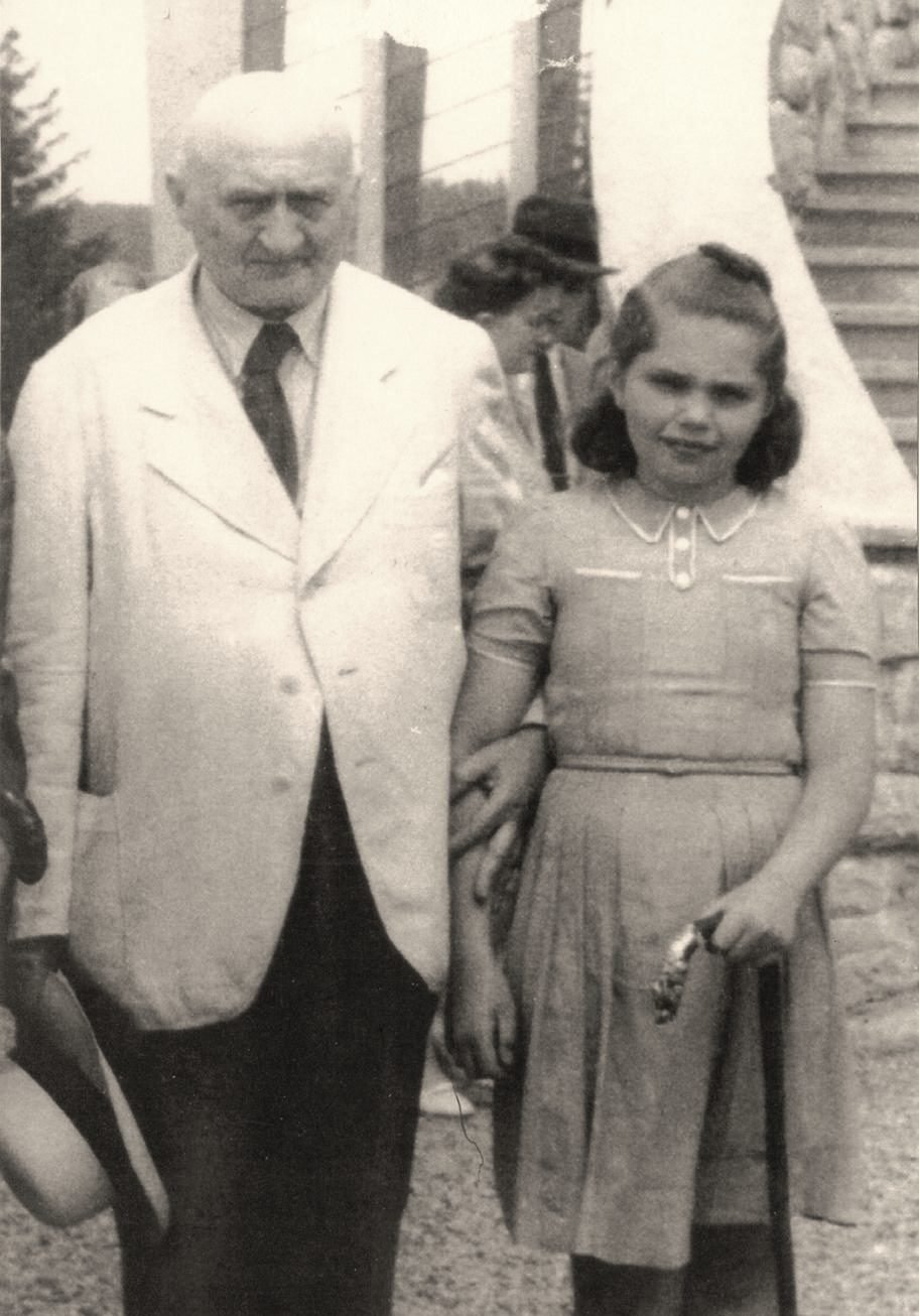 Prof. Maurycy Allerhand z wnuczką, ok. 1939 r. Ze zbiorów rodzinnych po dr. Leszku Allerhandzie, udostępnione przez prof. Adama Redzika.