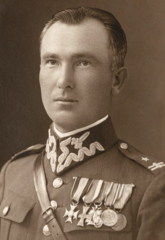 Mjr Antoni Chruściel, 1926 r. – późniejszy generał „Monter”, dowódca Powstania Warszawskiego; od początku września 1944 r. jego sztab mieścił się w gmachu przy Złotej 7/9. Fot. Centralne Archiwum Wojskowe.