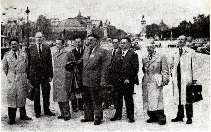 Polska grupa delegatów na posiedzeniu CIGRE w Paryżu, 1956. Od lewej: prof. Zbigniew Jasicki, prof. Kazimierz Kolbiński, mgr Zbigniew Tarłowski, prof. Władysław Lech, prof. Włodzimierz Szumilin (przewodniczący), prof. Zygmunt Skoczyński, prof. Janusz Lech Jakubowski, doc. Czesław Rukszto, prof. Paweł J. Nowacki — współautor monografii Skoczyńskiego o zwarciach. Fotografia z opracowania o historii Wydziału Elektrycznego Politechniki Warszawskiej.
