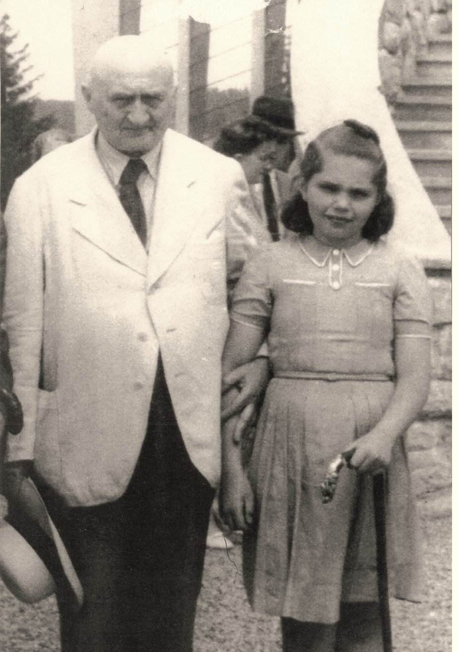 Prof. Maurycy Allerhand z wnuczką, ok. 1939 r. Ze zbiorów rodzinnych po dr. Leszku Allerhandzie, udostępnione przez prof. Adama Redzika.
