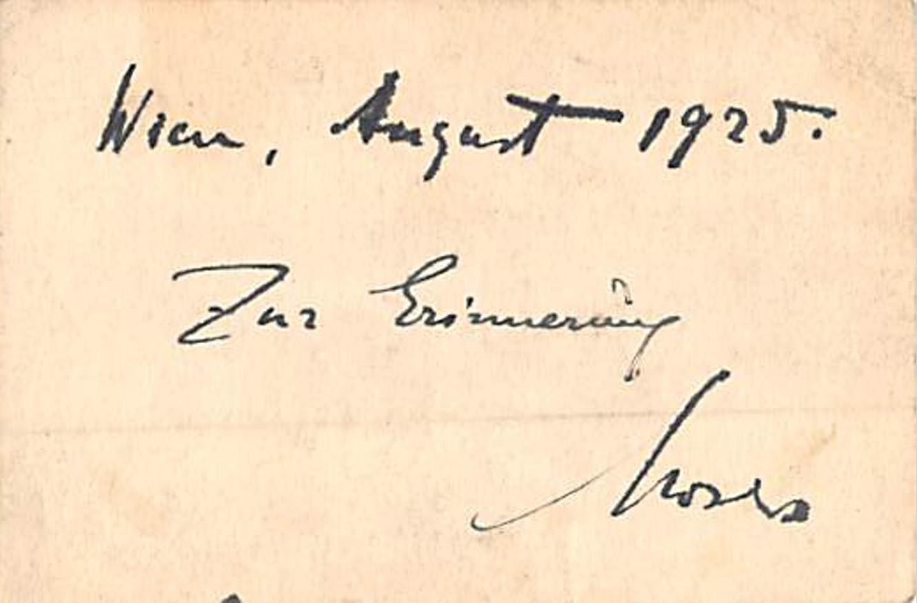 Notatka ręką Moszego na odwrocie fotografii: „Wien, August 1925. Zur Erinnerung" — „Wiedeń, sierpień 1925. Na pamiątkę". Ze zbiorów rodziny Jacobów.