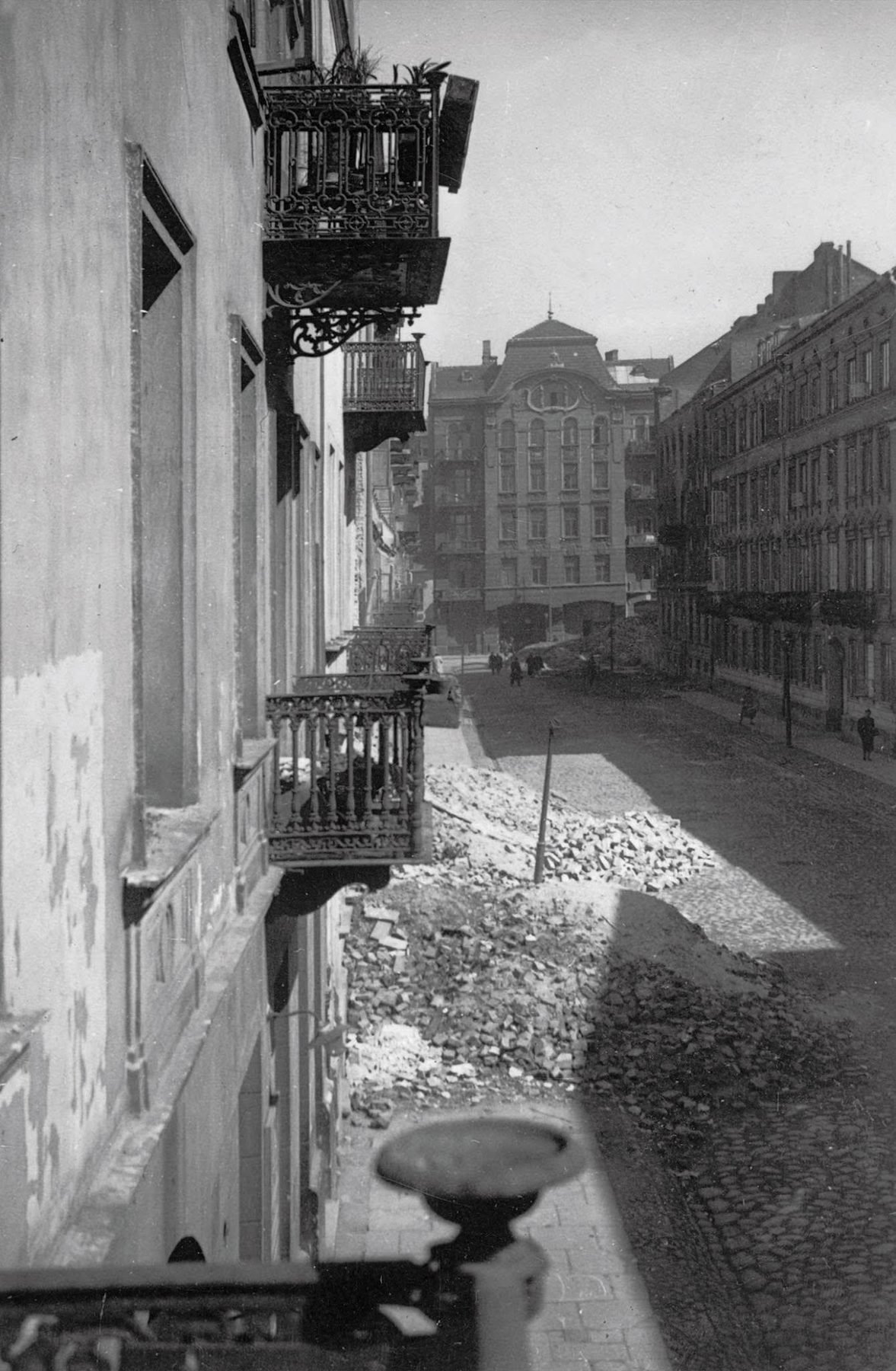 Ulica Śliska w Warszawie jesienią 1939 roku. Śliska 7 — ostatni dom po prawej.
